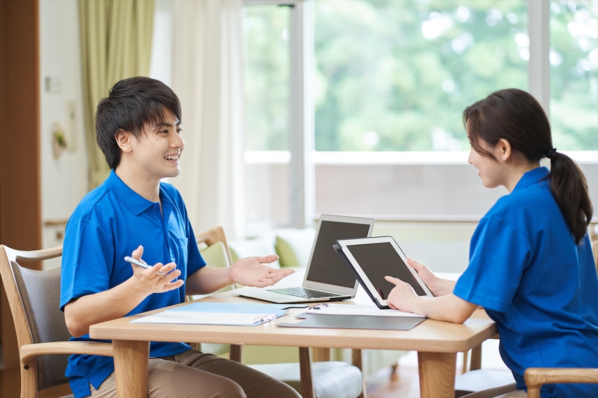 スマート介護士導入で人材確保と業務効率化を実現！