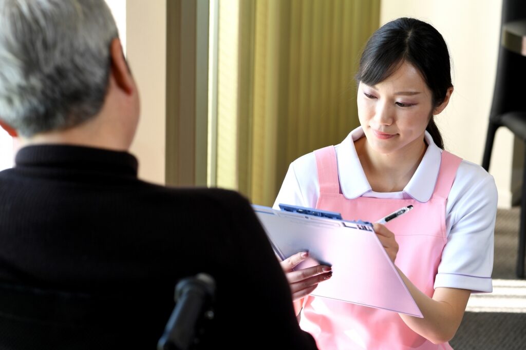 介護施設の業務効率化、何から始める？【成功事例で学ぶ5ステップ】