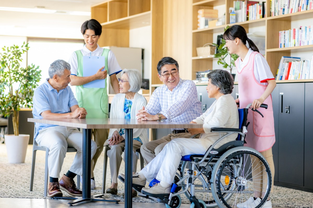 介護報酬改定で変わる！施設収益を最大化する3つの戦略とその実践方法
