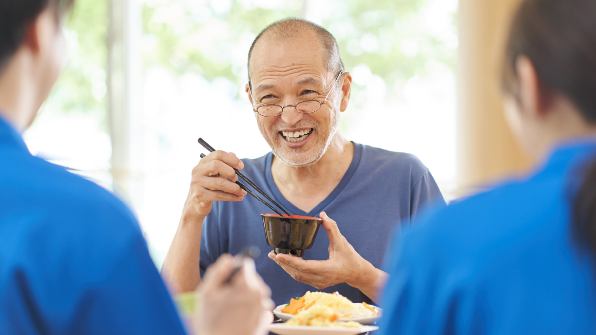老人ホームの食事の役割や食事内容について解説