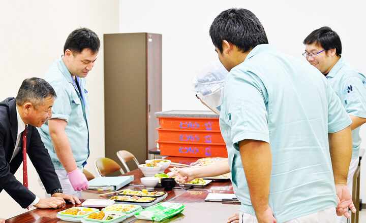 介護施設の検食義務とは？保存期間・記録方法をわかりやすく解説